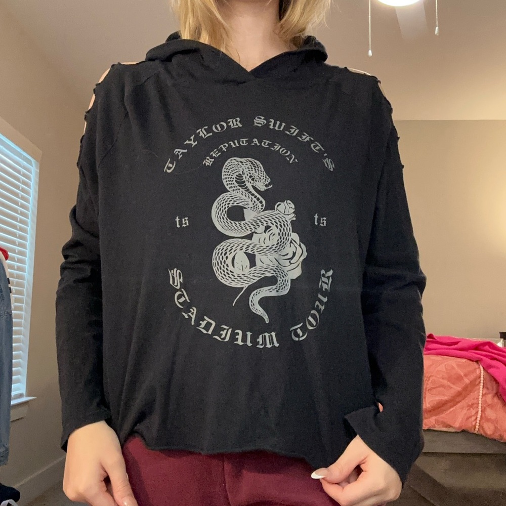 TAYLOR SWIFT REPUTATION STADIUM TOUR HOODIE🐍